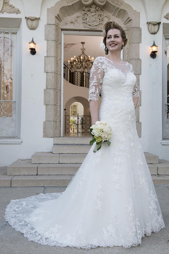 VW8735 - Venus Ivory Plus Size Sweetheart Vintage Lace Fishtail Wedding Dress With 3/4 Length Sleeve