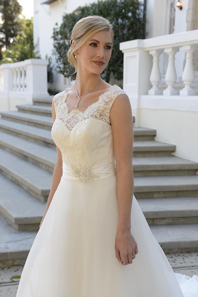 AT4606 - Organza Ballgown Skirt Wedding Dress with Lace Bodice & Scallop Neckline